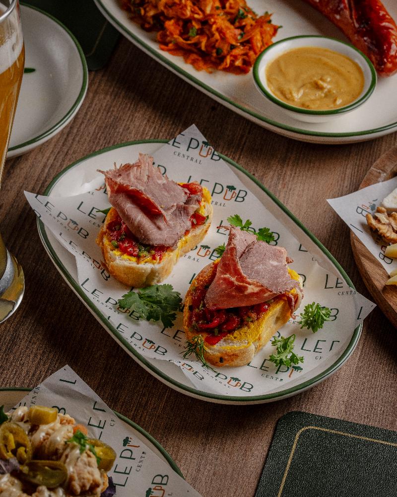 Brusketta Pastrami ilə